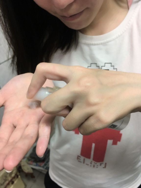 yadoma水母膠原賦活精華乳