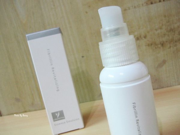 yadoma水母膠原賦活精華乳