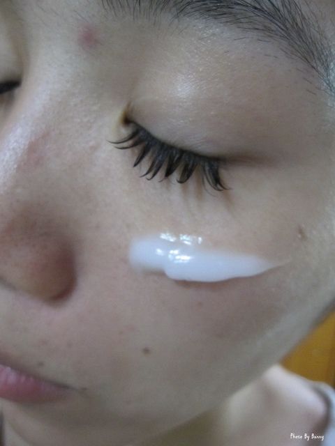 yadoma水母膠原賦活精華乳