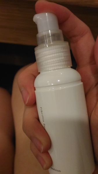 yadoma水母膠原賦活精華乳