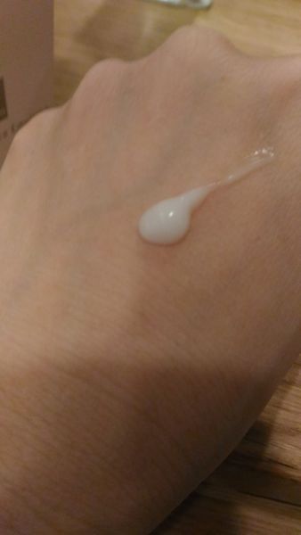 yadoma水母膠原賦活精華乳