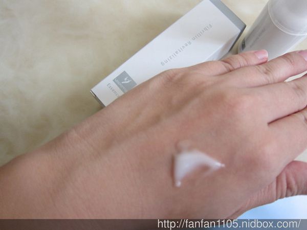 yadoma水母膠原賦活精華乳