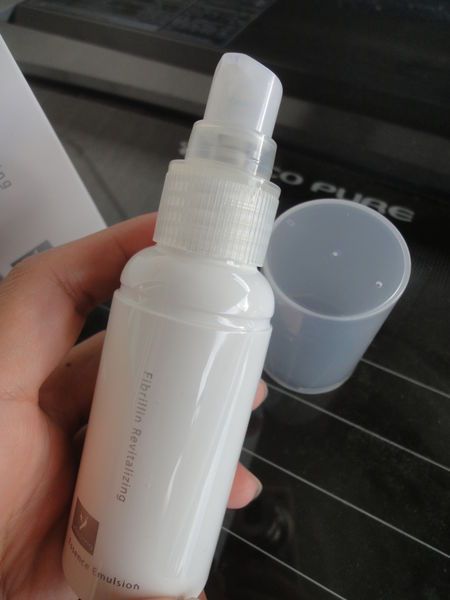 yadoma水母膠原賦活精華乳