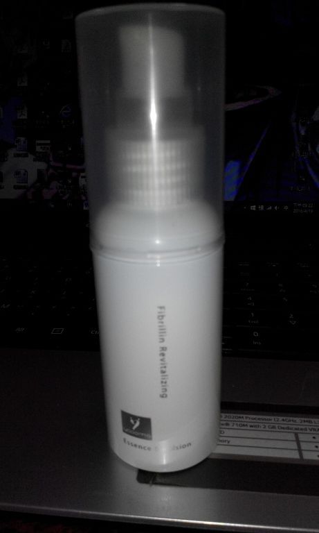 yadoma水母膠原賦活精華乳