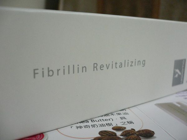 yadoma水母膠原賦活精華乳