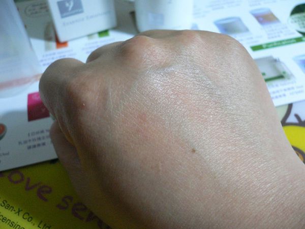 yadoma水母膠原賦活精華乳