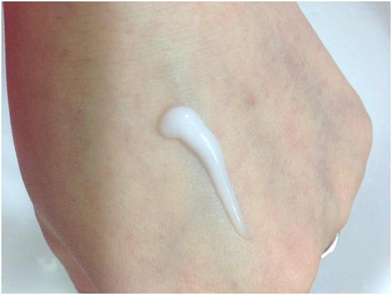 yadoma水母膠原賦活精華乳