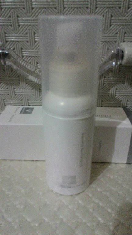 yadoma水母膠原賦活精華乳