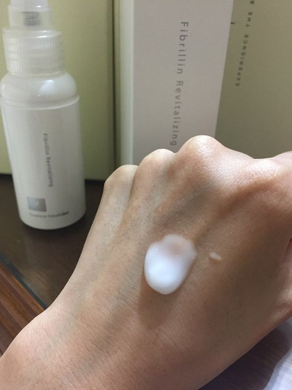 yadoma水母膠原賦活精華乳