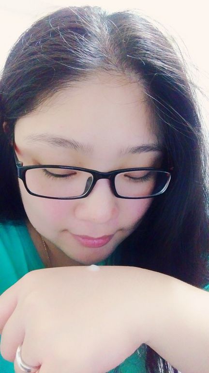 yadoma水母膠原賦活精華乳