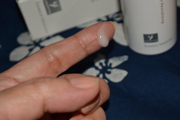 yadoma水母膠原賦活精華乳