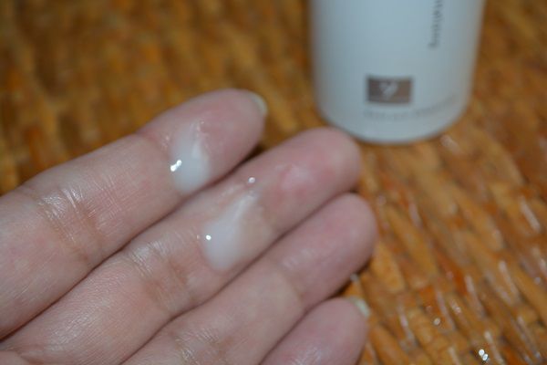 yadoma水母膠原賦活精華乳