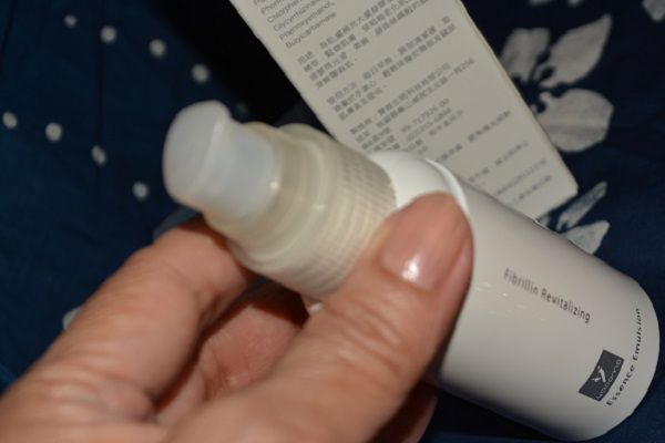 yadoma水母膠原賦活精華乳