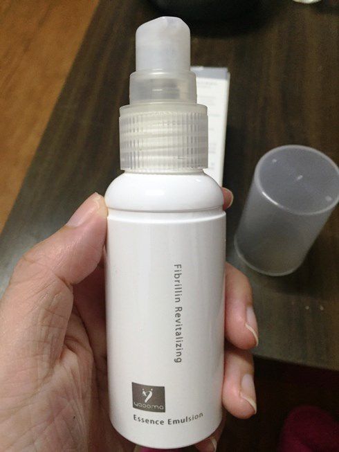 yadoma水母膠原賦活精華乳