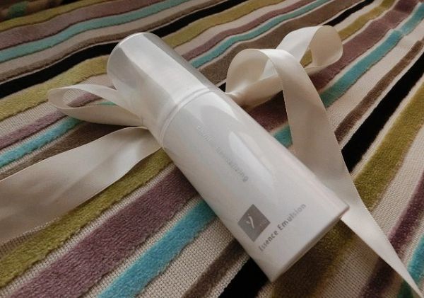 yadoma水母膠原賦活精華乳