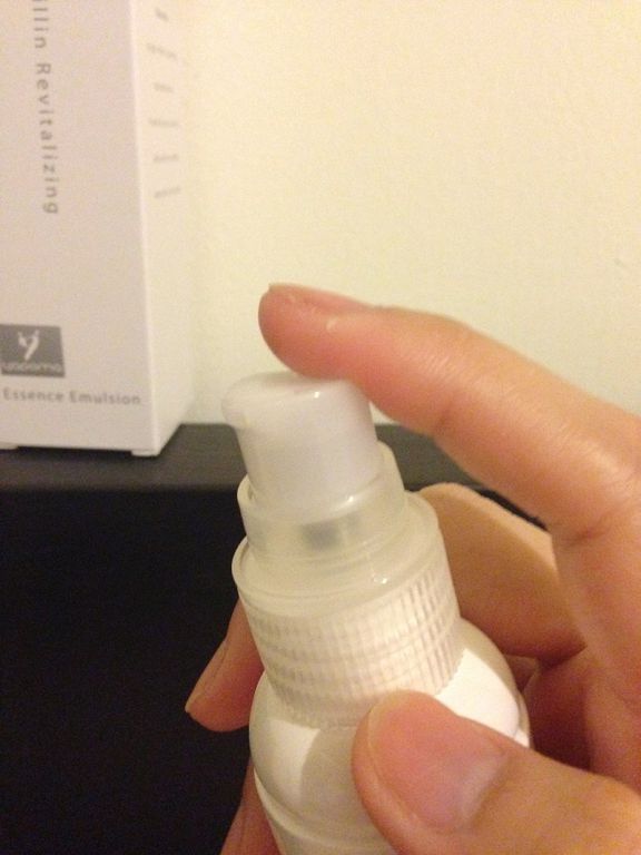 yadoma水母膠原賦活精華乳