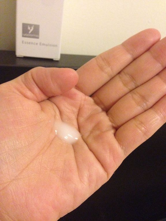 yadoma水母膠原賦活精華乳