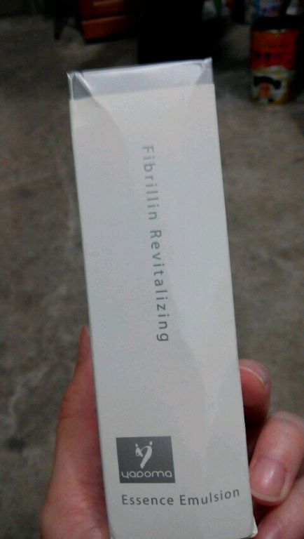 yadoma水母膠原賦活精華乳