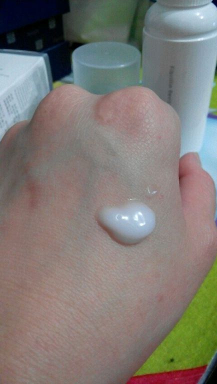 yadoma水母膠原賦活精華乳