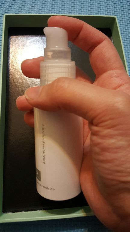 yadoma水母膠原賦活精華乳