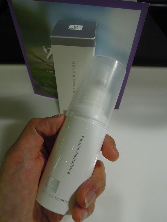 yadoma水母膠原賦活精華乳