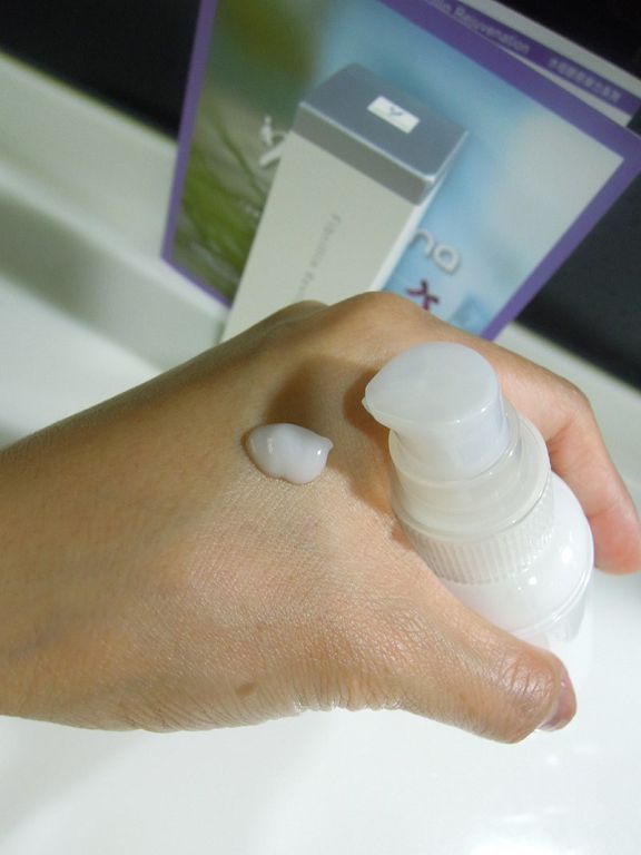 yadoma水母膠原賦活精華乳