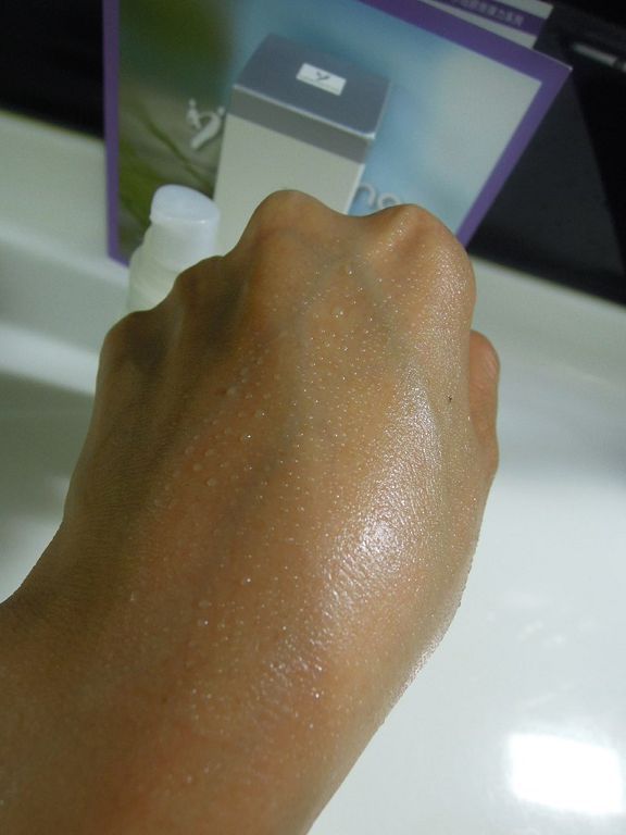 yadoma水母膠原賦活精華乳