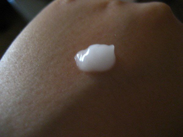 yadoma水母膠原賦活精華乳