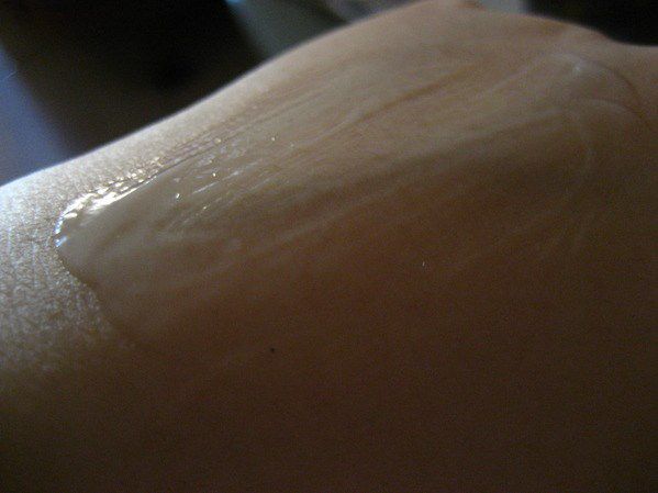 yadoma水母膠原賦活精華乳