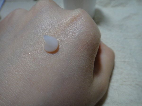 女人知己 試用 一抹 化水 輕負擔 保養 yadoma 水母 膠原 蛋白 賦活 精華乳 拉絲效果 燈塔水母 第五型膠原蛋白 補水 保水 儲水 chialo