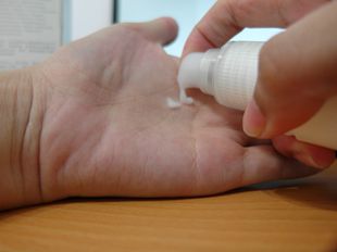 yadoma水母膠原賦活精華乳