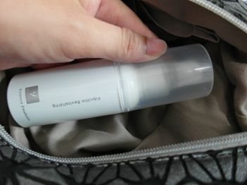 yadoma水母膠原賦活精華乳