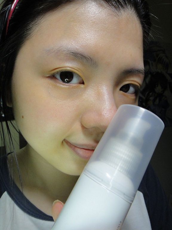 女人知己 試用 一抹 化水 輕負擔 保養 yadoma 水母 膠原 蛋白 賦活 精華乳 拉絲效果 燈塔水母 第五型膠原蛋白 補水 保水 儲水 chialo