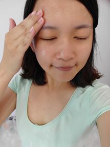 yadoma水母膠原賦活精華乳