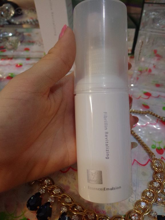 yadoma水母膠原賦活精華乳