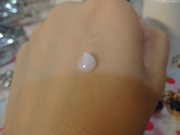 yadoma水母膠原賦活精華乳
