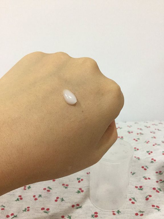 yadoma水母膠原賦活精華乳