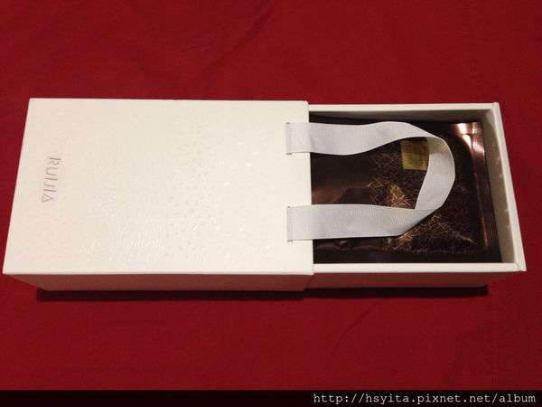 露奇亞白松露煥顏乳霜面膜