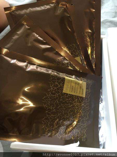 露奇亞白松露煥顏乳霜面膜