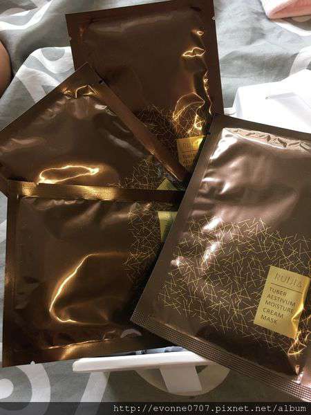 露奇亞白松露煥顏乳霜面膜