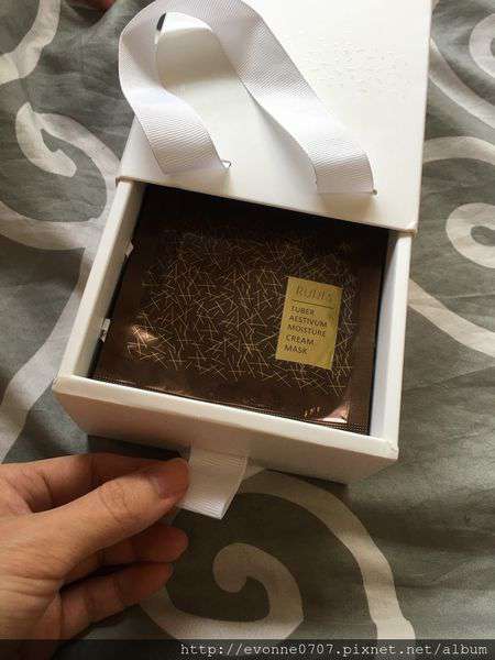 露奇亞白松露煥顏乳霜面膜