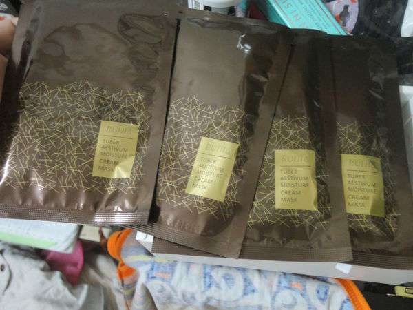 露奇亞白松露煥顏乳霜面膜