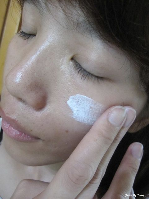 妍霓絲SPF50清爽沁涼防曬噴霧