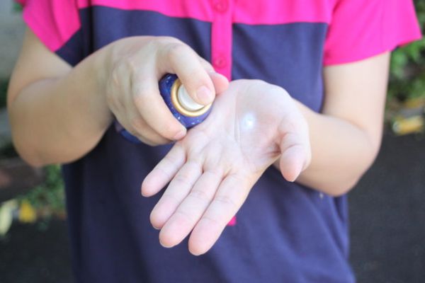 妍霓絲SPF50清爽沁涼防曬噴霧