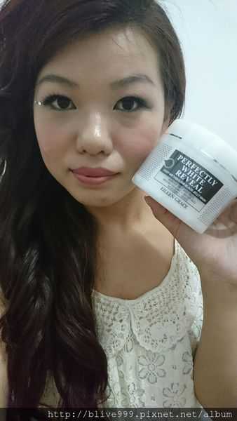 妍霓絲極淨透碳深層喚白黑凍膜