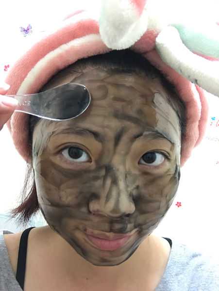 妍霓絲極淨透碳深層喚白黑凍膜