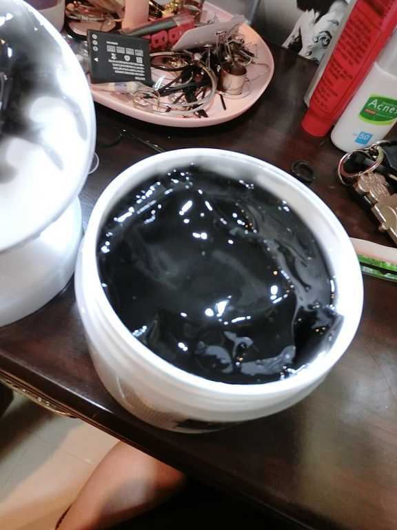 妍霓絲極淨透碳深層喚白黑凍膜