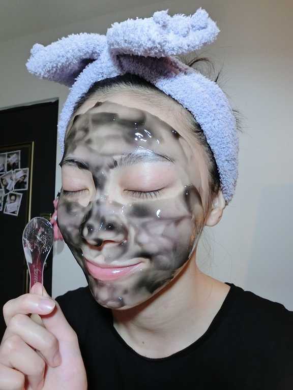 妍霓絲極淨透碳深層喚白黑凍膜