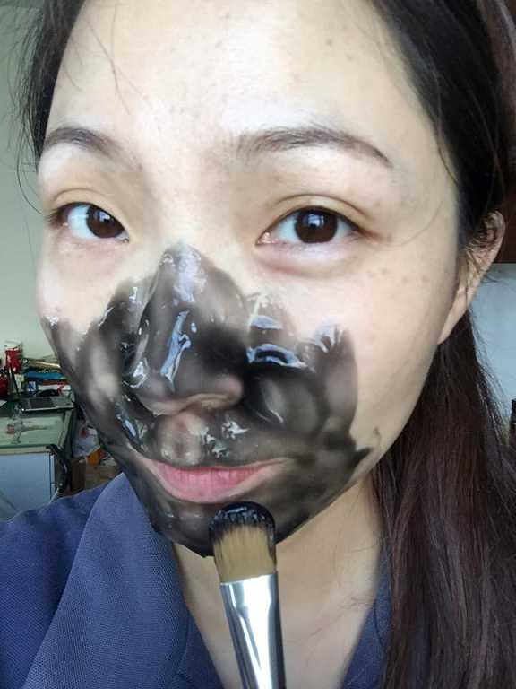 妍霓絲極淨透碳深層喚白黑凍膜