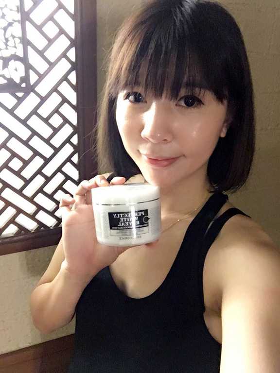 妍霓絲極淨透碳深層喚白黑凍膜